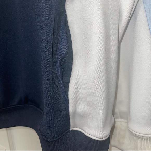 Women’s Nike Sweatshirt- size small - Picture 3 of 6